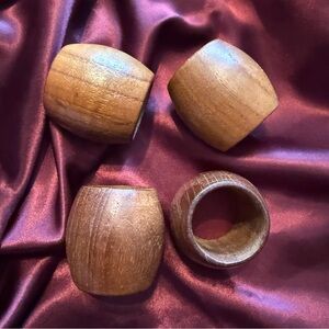 Set of 4 wood napkin rings